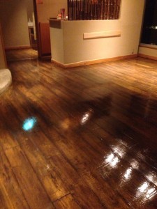東京都港区　日本料理店　紋屋　無垢ウレタン塗装床材　施工後